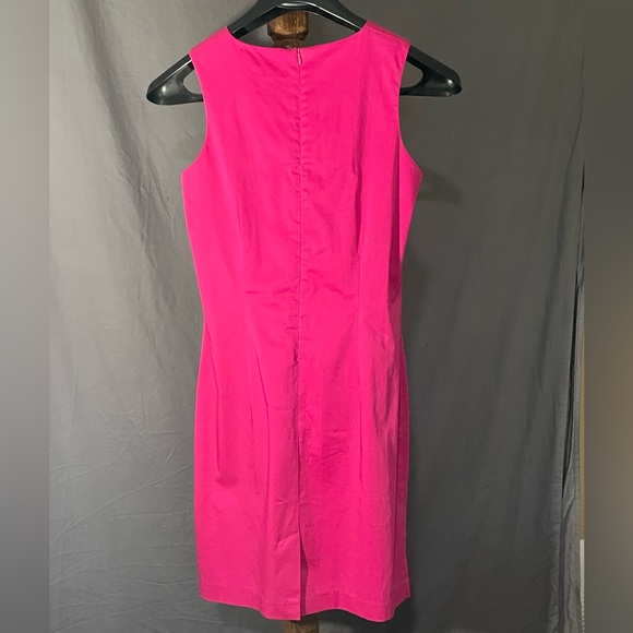 J.W. TRECI HOT PINK SLEEVELESS FITTED DRESS - Picture 2 of 4